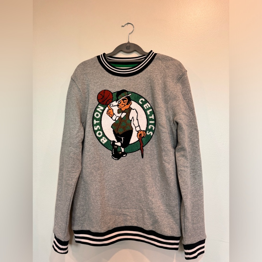 Boston Celtics crew neck VERY WARM size Medium